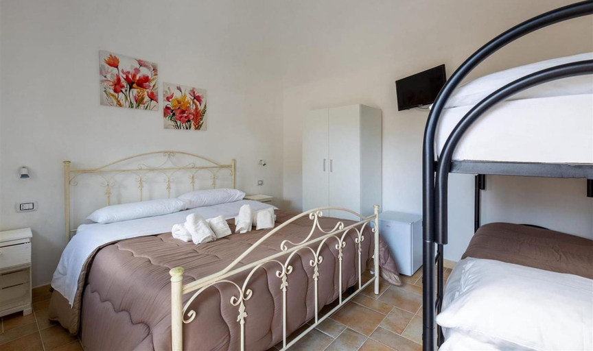 Room 2, 1792 B B Mariano - Camera Quadrupla, Brindisi