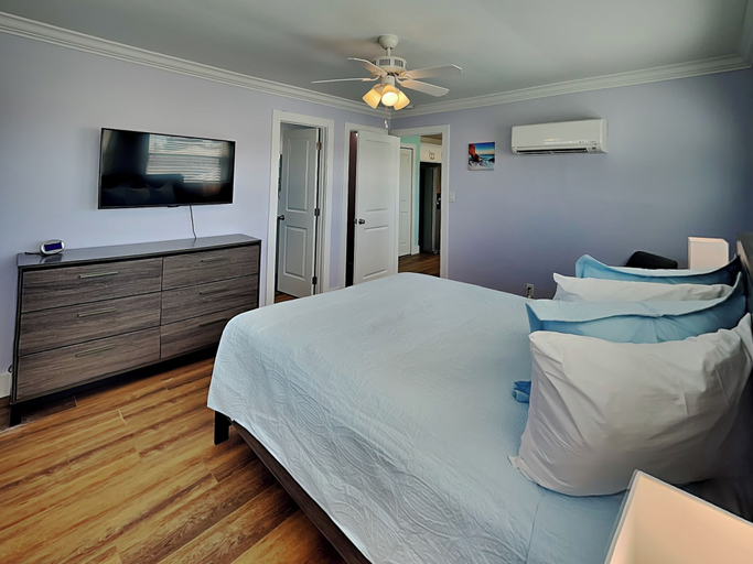 Bedroom 2, Noon Wave by Distinctive Beach Rentals, Lee
