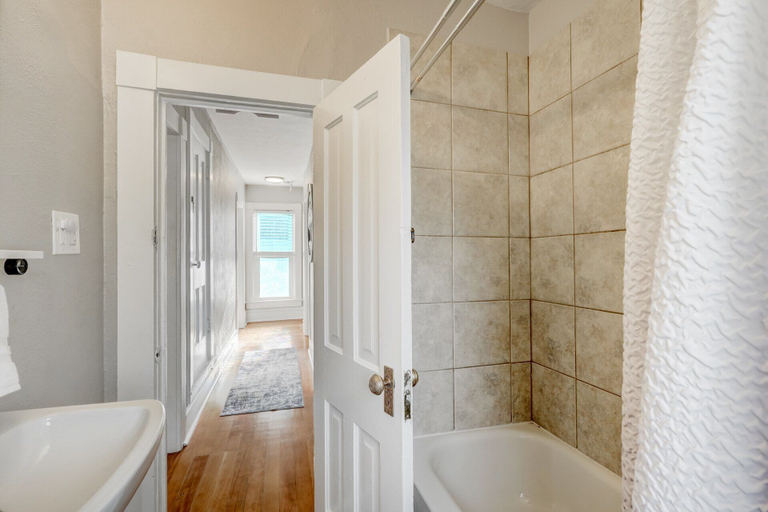 Interior 1, Downtown Getaway With Balcony King Beds, El Paso