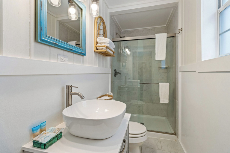 Bathroom 3, Serenity Shores by Southern Vacation Rentals, Baldwin