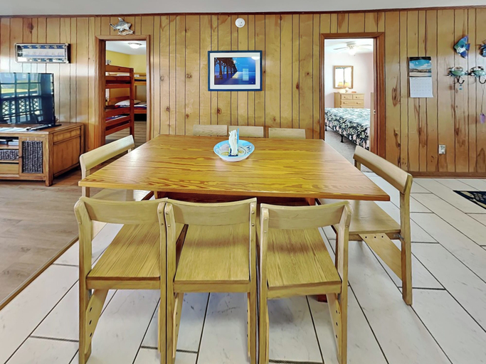Food & Drinks 4, Boyd by Topsail Realty, Pender