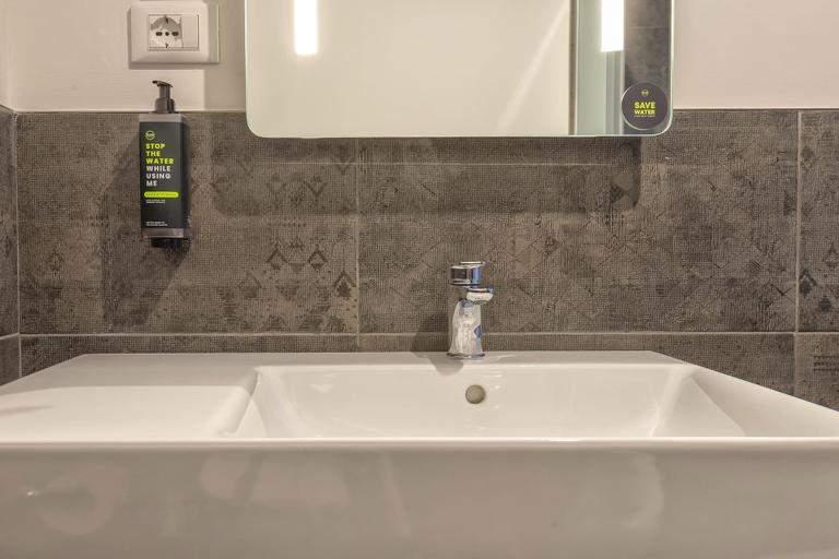 Bathroom 5, B&B Hotel Sassari, Sassari