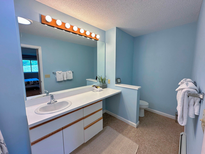 Interior 4, Fv21 Warm Fairway Village Townhome, Coos