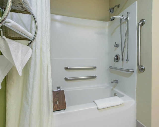 Bathroom 4, Sleep Inn & Suites Winchester near University, Frederick