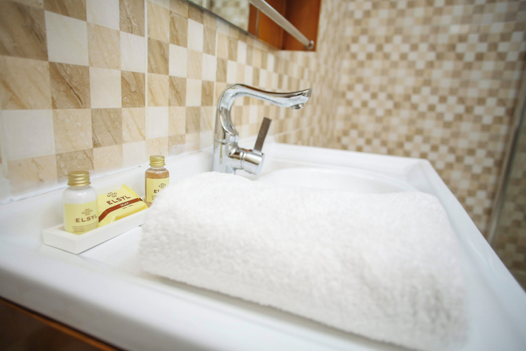 Bathroom 4, Hotel Barmoi, Western Urban