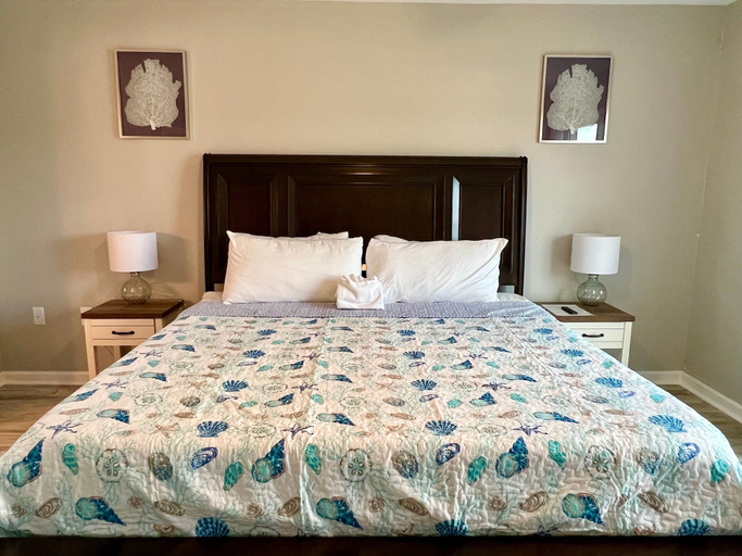 Interior 5, Bayou 565 - Panhandle Paradise, Cobb