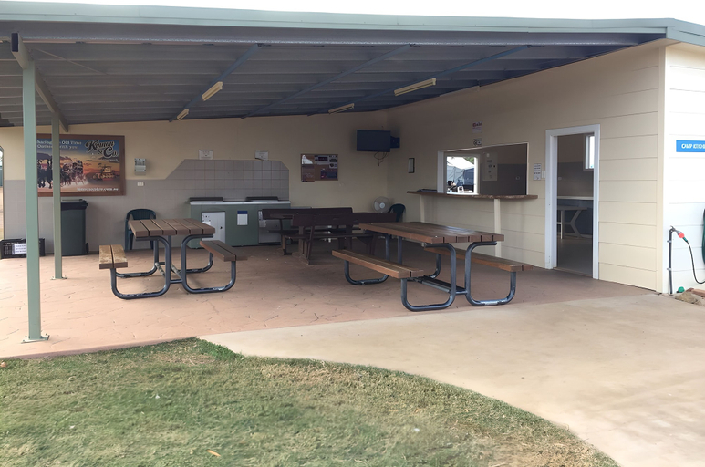 BBQ/picnic area 2, Longreach Tourist Park, Longreach