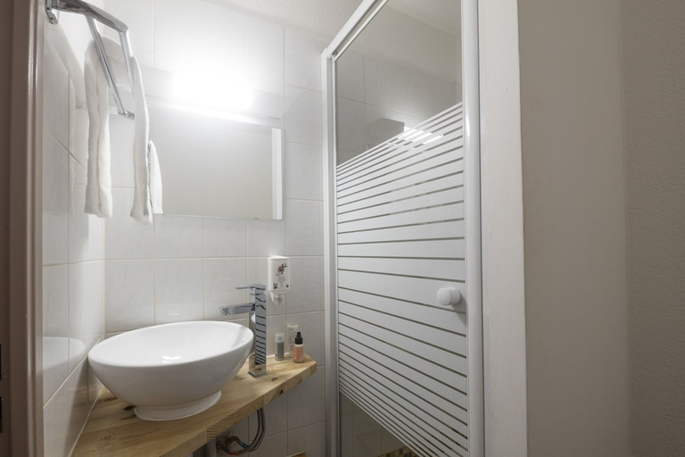 Bathroom 5, Garden & City Aix-en-Provence Puyricard, Bouches-du-Rhône