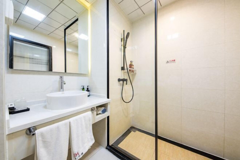 Bathroom 5, Linyuan Hotel, Beijing