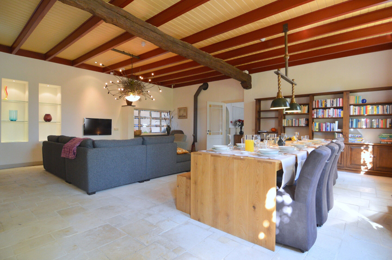 Others 2, Spacious Holiday Home in Rekken With Hot Tub, Eibergen