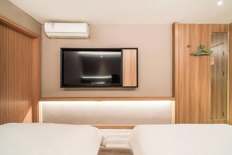 Bedroom 3, YanxI Hotel, Shanghai