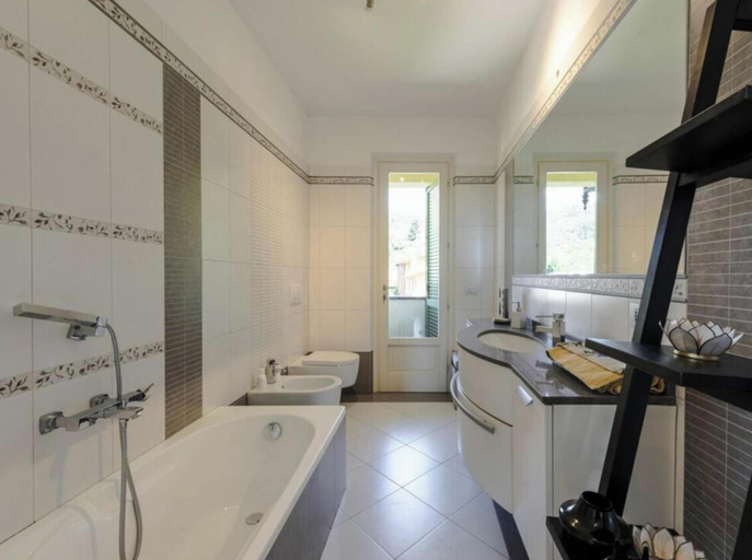 Bathroom 3, Villa Mia Comfortable Holiday Residence, Lucca