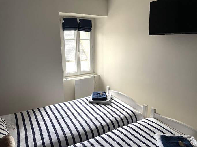 Room 4, Guerlesquin village house with garden, Finistère