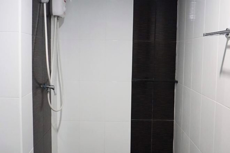 Room 1, Area 15 Hotel & Apartment, Ongkharak