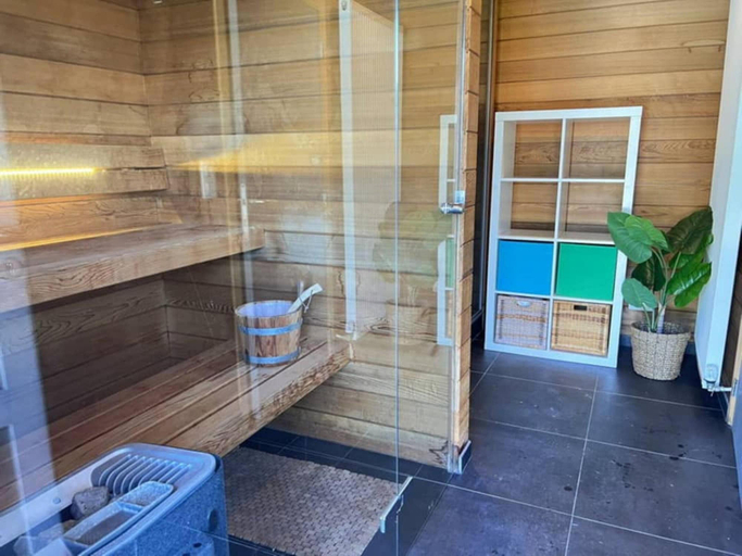 Spa treatment, Cozy Nature Chalet for 8 Guests, Namur