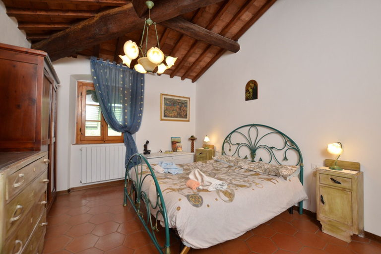 Bedroom 5, Antinoro Apartments, Florence
