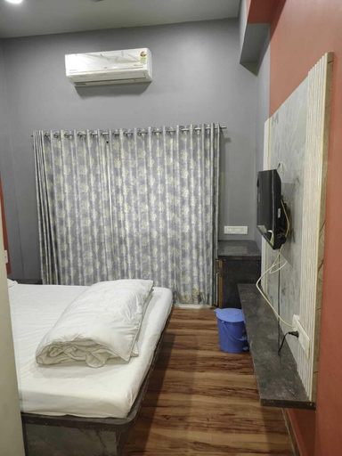 Room 3, Shiva Family Lodge, Jalgaon