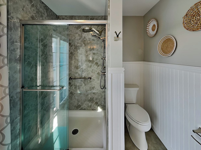 Bathroom 4, Blue Me A Wave by Topsail Realty