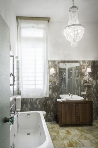 Room 4, San Marco Deluxe Canal View Balcony by Wonderful Italy, Venezia