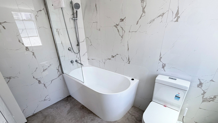 Bathroom 4, Santana Resort, Gold Coast