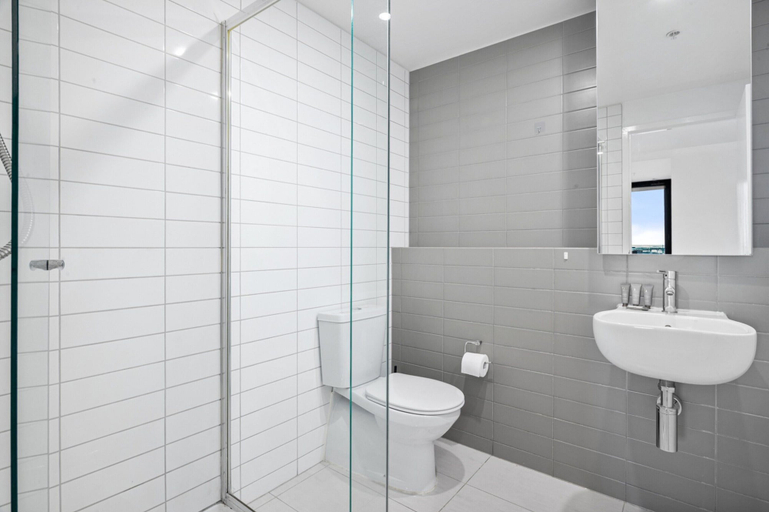 Bathroom 3, Stylish Two-bed Retreat in Central Melbourne, Melbourne