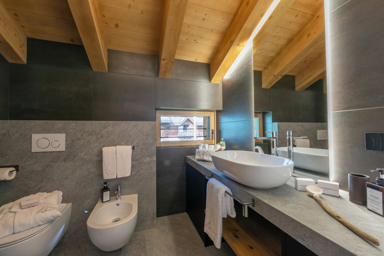 Bathroom 5, Besseghini Apartments, Sondrio