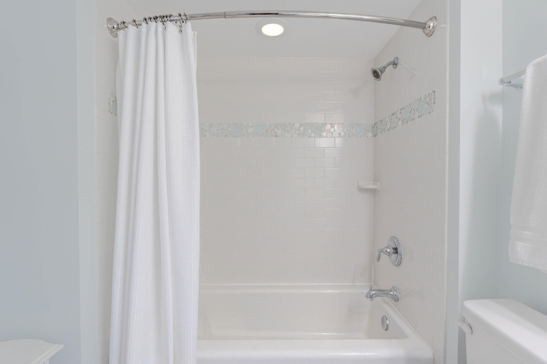 Bathroom 3, Carlos Pointe #532, Lee
