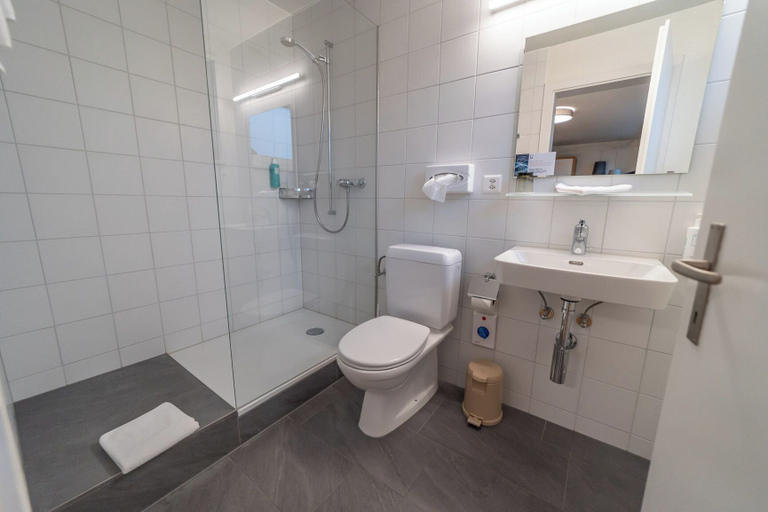 Bathroom 4, Dialoghotel Eckstein, Zug