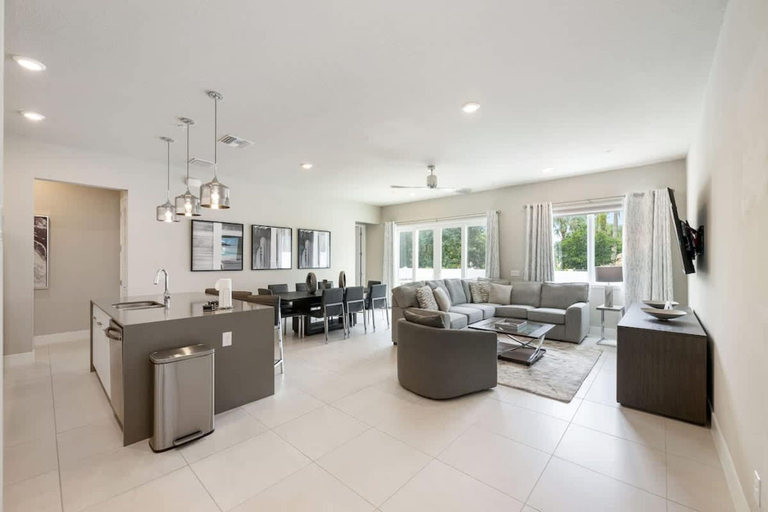 Room 3, Massive 4 000 Sqft Luxury Duplex, Osceola