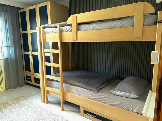 Room 2, Cozy Holiday Home With Mountain Views, Kufstein