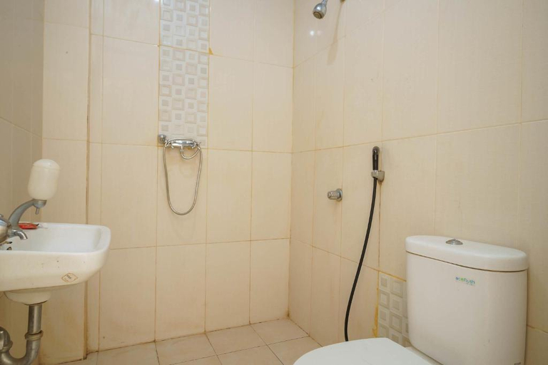 Bathroom 4, RedDoorz Syariah @ Hotel Putri Gading Bengkulu, Bengkulu