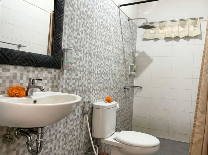 Bathroom 4, Putu's Paradise Ubud, Gianyar