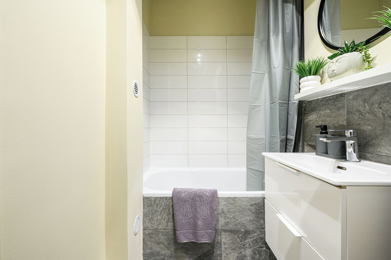 Bathroom, Lumina cozy 3-room apart near the metro, Warsaw