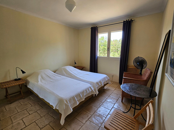 Room 2, Inviting Holiday Home in Pierrerue, Hérault