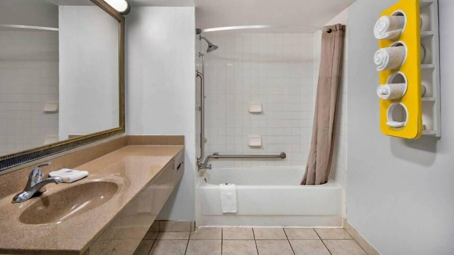 Bathroom 3, Motel 6 Lafayette, LA, Lafayette