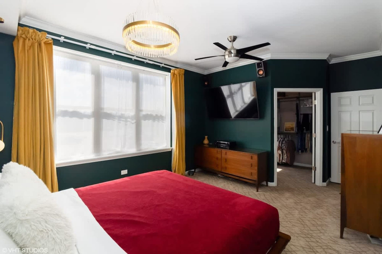 Room 2, Spacious 3BR Home by United Center With Deck Yard, Cook