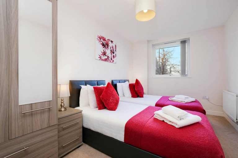 Room 4, Alder House Serviced Apt. Maidenhead, Windsor and Maidenhead