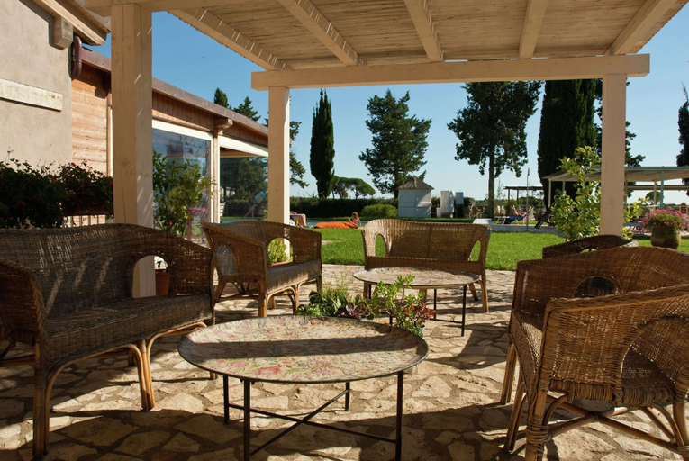 Balcony 2, Holiday Home in Braccagni With Wellness & Golf, Grosseto