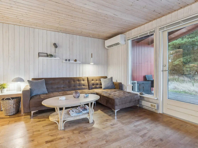 Others 3, 4 Star Holiday Home in Romo, Tønder