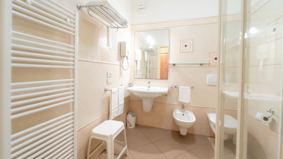 Bathroom 3, Anchise Mare Holiday Apartments, Teramo