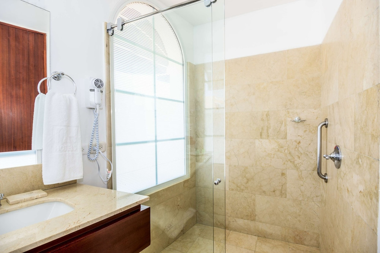Bathroom 5, NH Cartagena Urban Royal, Cartagena de Indias