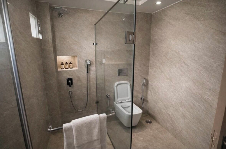 Bathroom, Hotel Rosewood Near Delhi Airport, Delhi