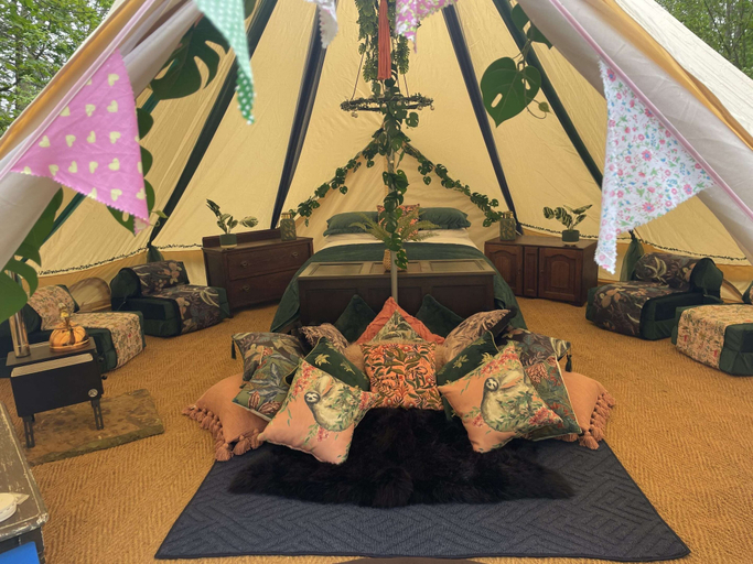 Room 4, Cottage for 6 Guests in Woolton Hill, Hampshire