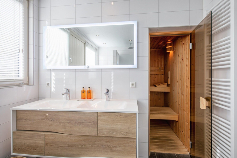 Bathroom 2, Lovely Villa on the Edge of the Forest, Texel