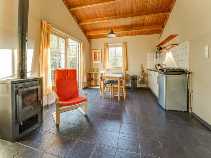 Others 5, Holiday Home With Terrace, Drimmelen