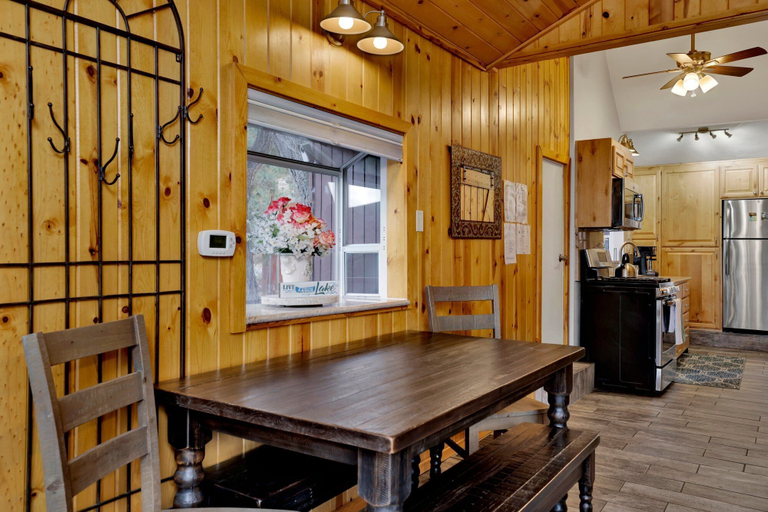 Private kitchen 3, Castle Rock Cabin #178, San Bernardino