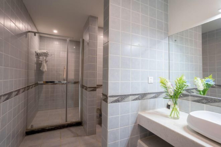 Bathroom 4, Coastal Clouds Lake View Inn, Dali Bai