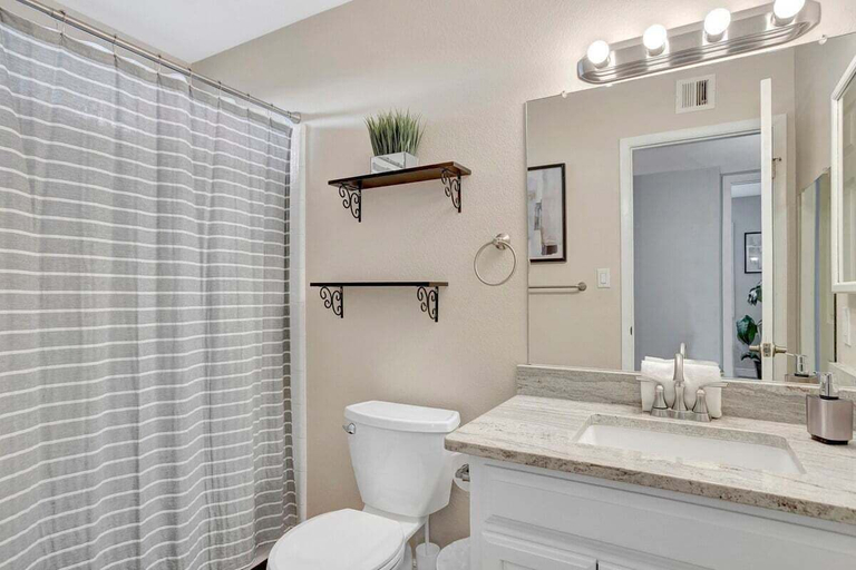 Bathroom 3, 49th St, Maricopa