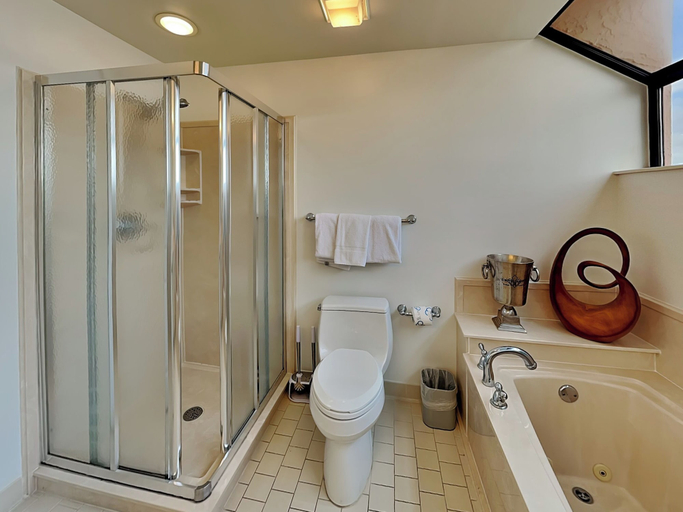 Bathroom 4, Four Seasons #701E by Southern Vacation Rentals, Baldwin