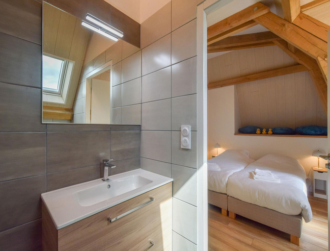 Room 2, Elegant 10-guest Villa With Pool & Castle Views, Dordogne